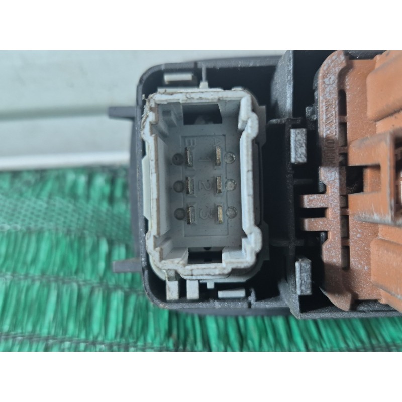 Recambio de mando elevalunas delantero izquierdo para renault scenic ii grand confort authentique referencia OEM IAM   