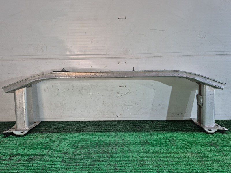 Recambio de refuerzo paragolpes delantero para renault clio iv (bh_) 1.5 dci 75 referencia OEM IAM   