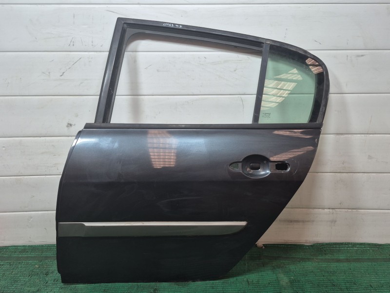 Recambio de puerta delantera izquierda para renault megane ii classic berlina confort authentique referencia OEM IAM   