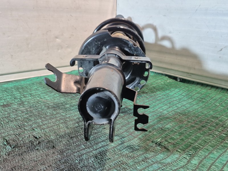 Recambio de amortiguador delantero derecho para renault zoe 2014 referencia OEM IAM 543027411R 03081000421A 03081000421A