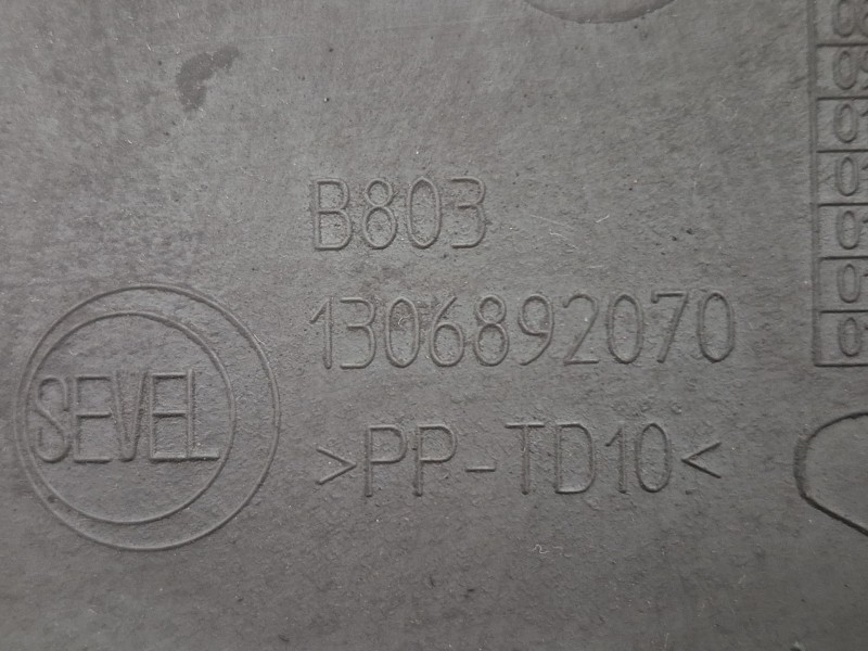 Recambio de moldura para fiat ducato autobús (250_) 130 multijet 2,3 d referencia OEM IAM 1306892070 B803 1306892070