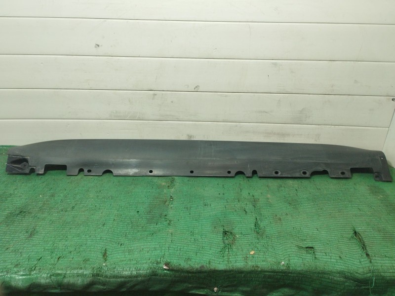 Recambio de faldon lateral para bmw x5 (e70) 3.0 d referencia OEM IAM   