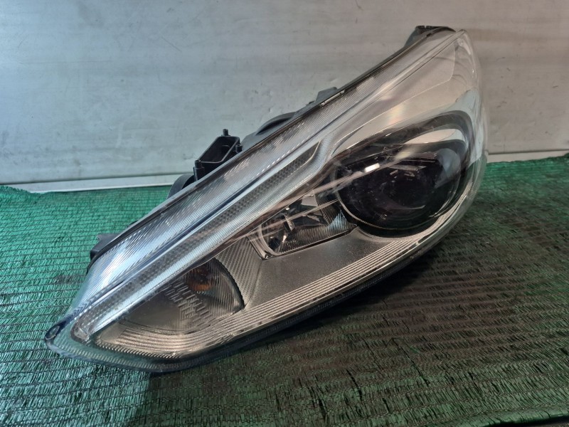 Recambio de faro derecho para ford focus iii 1.5 tdci referencia OEM IAM   