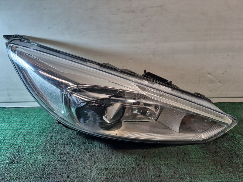 Recambio de faro xenon derecho para ford focus iii 1.5 tdci referencia OEM IAM   