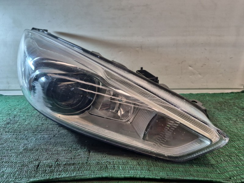 Recambio de faro xenon derecho para ford focus iii 1.5 tdci referencia OEM IAM   