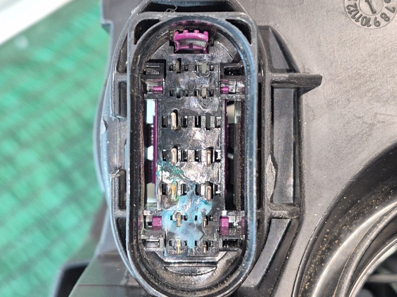 Recambio de faro xenon derecho para ford focus iii 1.5 tdci referencia OEM IAM   