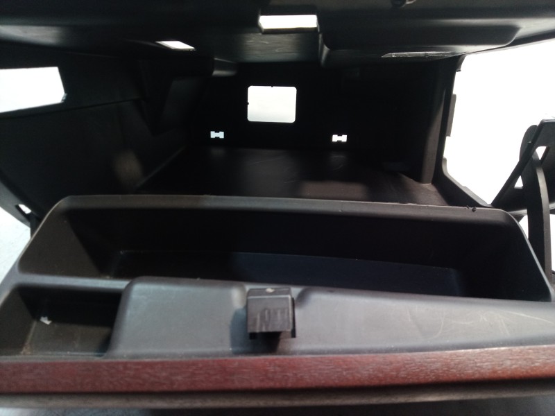 Recambio de guantera para lancia phedra (180) 3.0 v6 24v emblema cae referencia OEM IAM 148410407 148410407 148410407