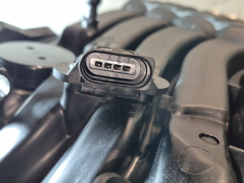 Recambio de colector admision para audi a3 (8l) referencia OEM IAM 06A133203 06A133203 06A133185LF