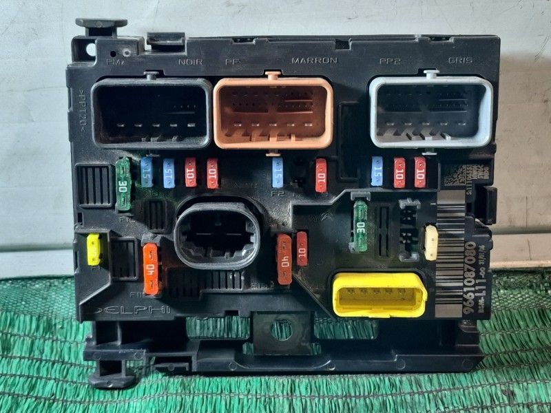 Recambio de caja reles / fusibles para peugeot 307 cc (3b) 2.0 16v referencia OEM IAM 9661087080 9661087080 9661087080