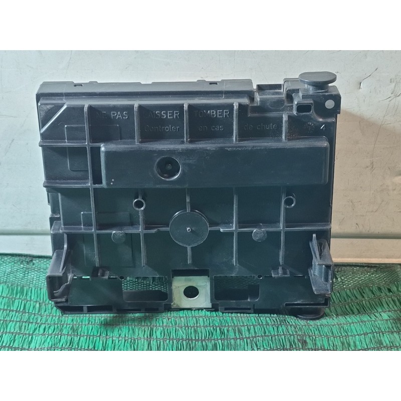 Recambio de caja reles / fusibles para peugeot 307 cc (3b) 2.0 16v referencia OEM IAM 9661087080 9661087080 9661087080