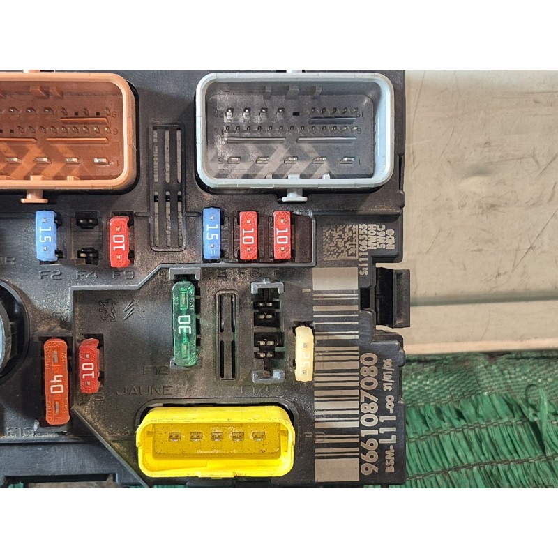 Recambio de caja reles / fusibles para peugeot 307 cc (3b) 2.0 16v referencia OEM IAM 9661087080 9661087080 9661087080