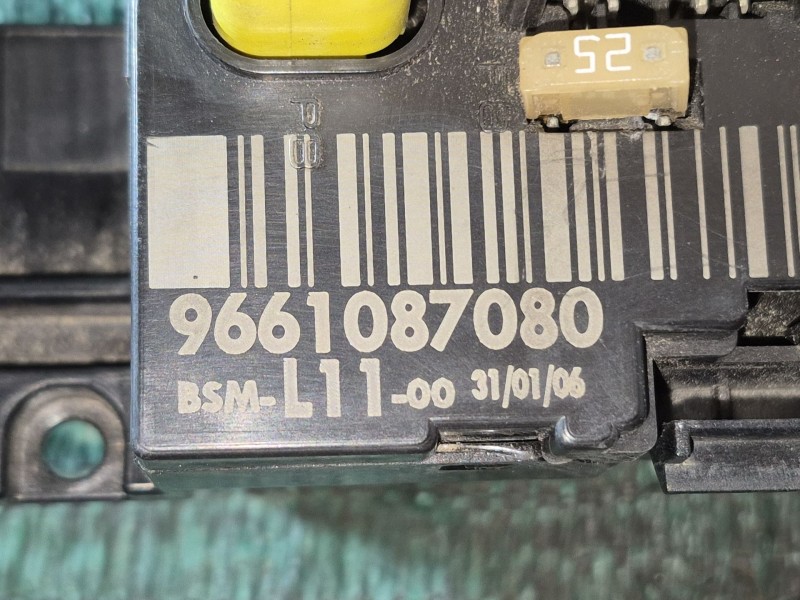 Recambio de caja reles / fusibles para peugeot 307 cc (3b) 2.0 16v referencia OEM IAM 9661087080 9661087080 9661087080