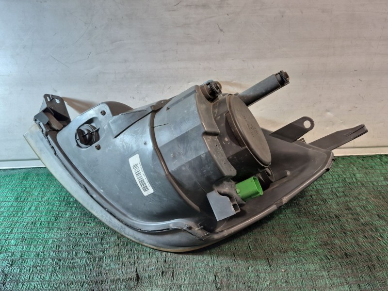Recambio de faro derecho para ford fiesta (cbk) ambiente referencia OEM IAM   