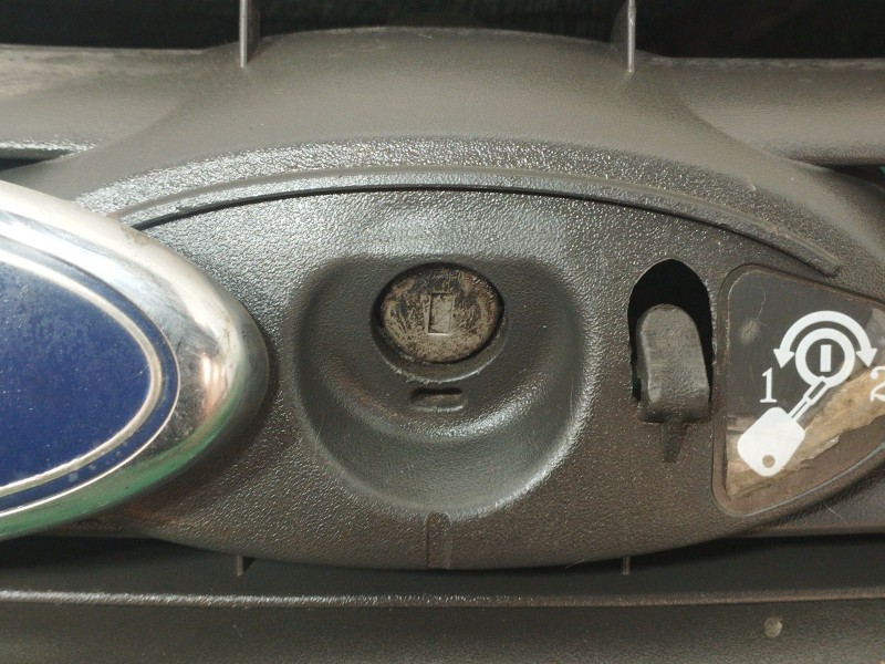 Recambio de rejilla delantera para ford focus c-max (dm2) 1.6 referencia OEM IAM 7M51R8138A 7M5116613AD 7M51R8138A