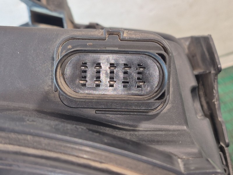 Recambio de faro derecho para volkswagen passat berlina (3b3) advance referencia OEM IAM   