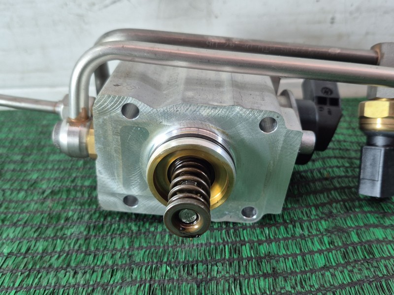 Recambio de bomba inyeccion para volkswagen golf v berlina (1k1) conceptline (e) referencia OEM IAM 0261520024 03C127025L 026152