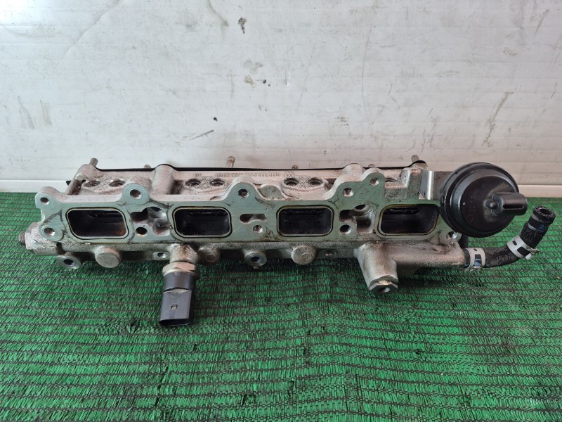 Recambio de colector admision para volkswagen golf v berlina (1k1) conceptline (e) referencia OEM IAM 03C133204 03C133204 03C133