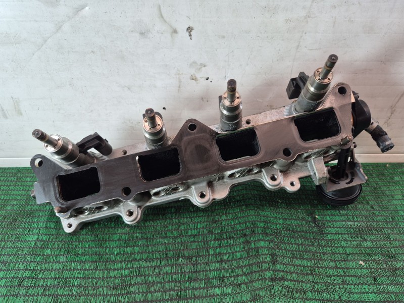 Recambio de colector admision para volkswagen golf v berlina (1k1) conceptline (e) referencia OEM IAM 03C133204 03C133204 03C133