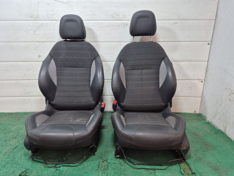 Recambio de juego asientos completo para peugeot 2008 i (cu_) 1.5 bluehdi 120 referencia OEM IAM   