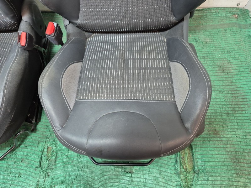 Recambio de juego asientos completo para peugeot 2008 i (cu_) 1.5 bluehdi 120 referencia OEM IAM   