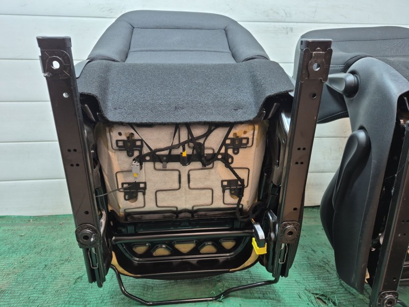 Recambio de juego asientos completo para peugeot 2008 i (cu_) 1.5 bluehdi 120 referencia OEM IAM   