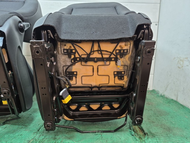 Recambio de juego asientos completo para peugeot 2008 i (cu_) 1.5 bluehdi 120 referencia OEM IAM   