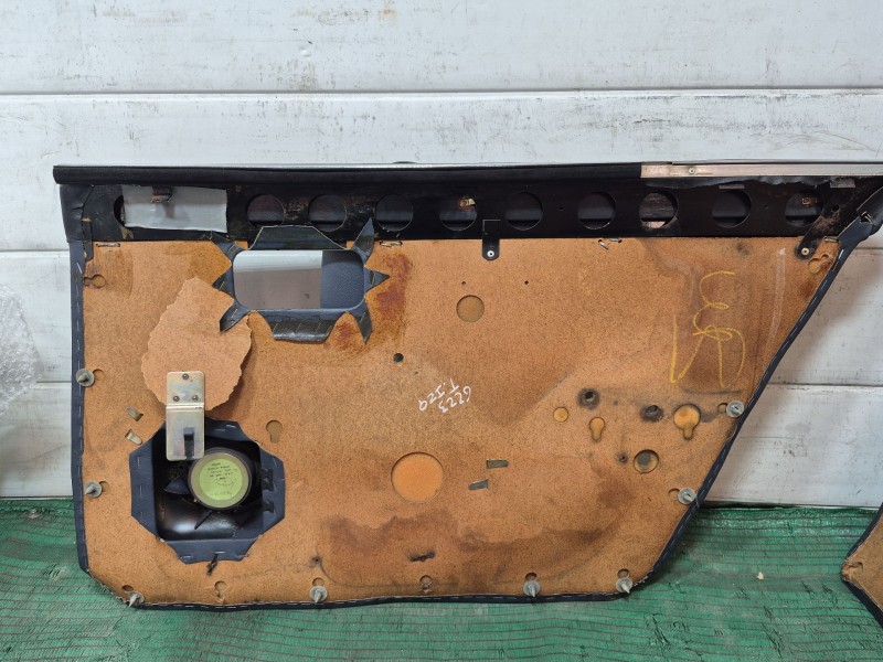 Recambio de guarnecido puerta trasera izquierda para jaguar xj sovereign v12 referencia OEM IAM   