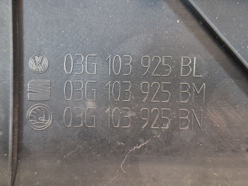 Recambio de tapa motor para volkswagen golf v (1k1) 1.9 tdi referencia OEM IAM   