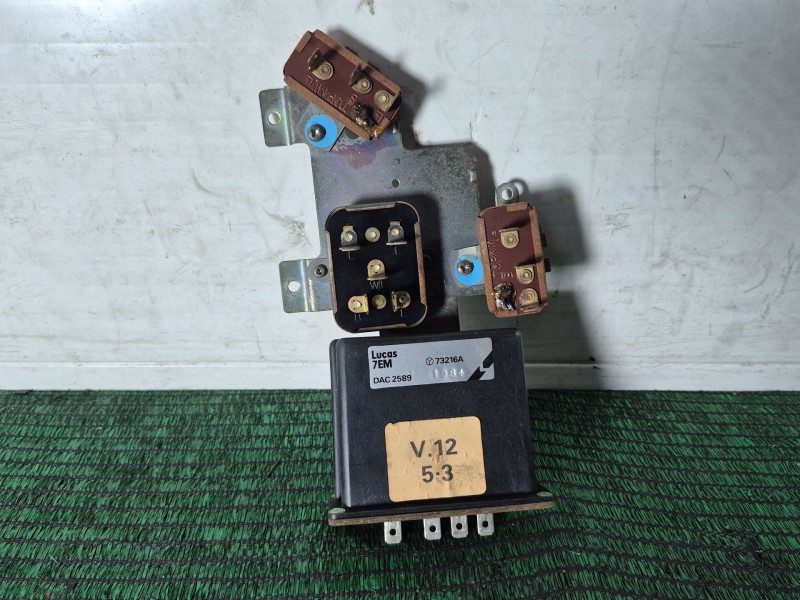 Recambio de caja reles / fusibles para jaguar xj sovereign v12 referencia OEM IAM   