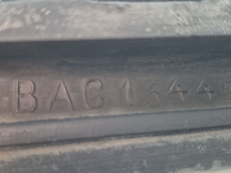 Recambio de molduras traseras para jaguar xj sovereign v12 referencia OEM IAM   