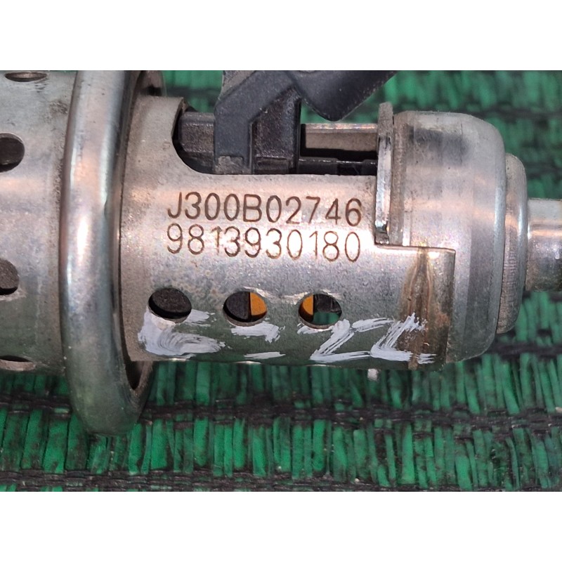 Recambio de inyector para peugeot 2008 i (cu_) 1.5 bluehdi 120 referencia OEM IAM 9813930180 9813930180 9813930180