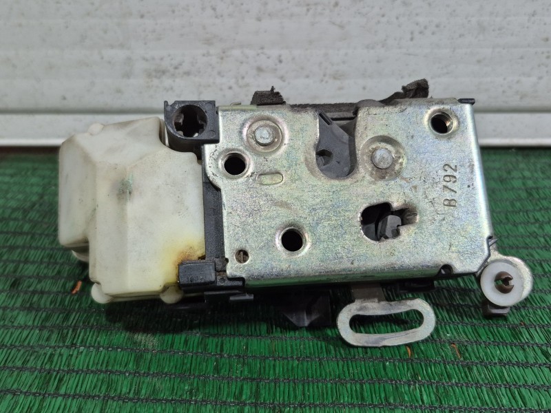 Recambio de cerradura puerta delantera derecha para alfa romeo gt (937_) 1.9 jtd (937cxn1b) referencia OEM IAM   