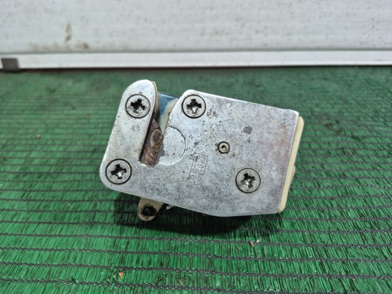 Recambio de cerradura puerta trasera derecha para jaguar xj sovereign v12 referencia OEM IAM   