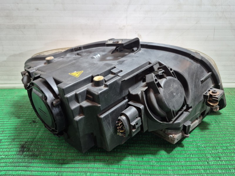 Recambio de faro xenon izquierdo para audi a4 b7 (8ec) 2.5 tdi referencia OEM IAM   