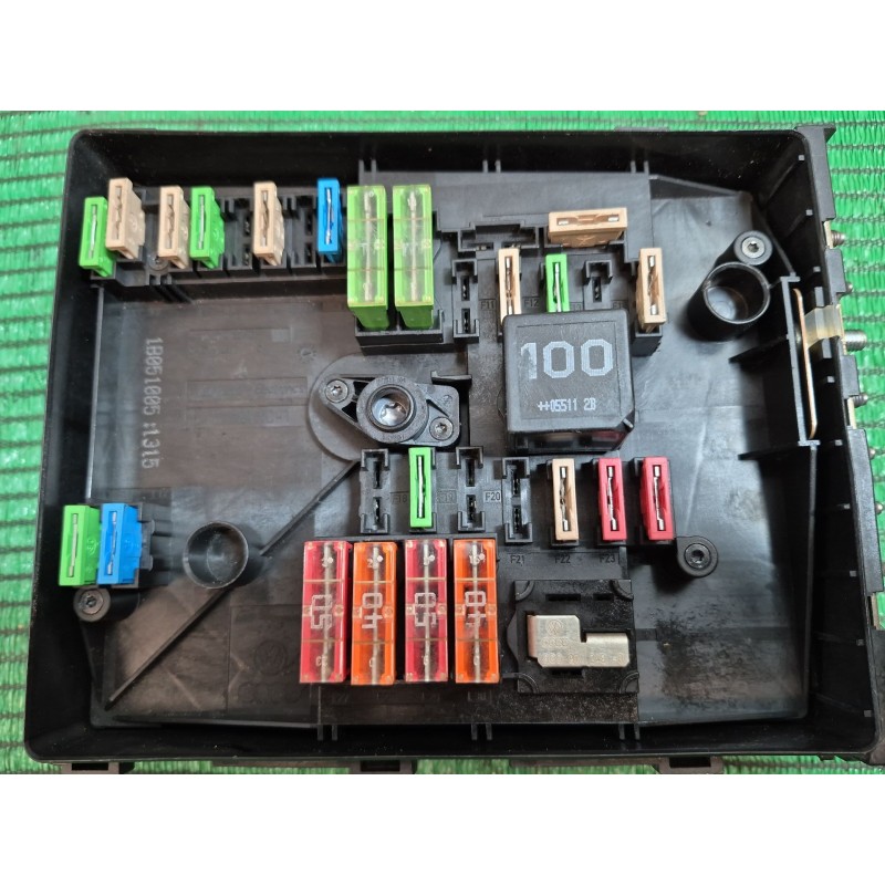 Recambio de caja reles / fusibles para seat leon (1p1) 2.0 tdi 16v referencia OEM IAM   