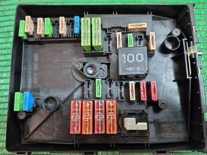 Recambio de caja reles / fusibles para seat leon (1p1) 2.0 tdi 16v referencia OEM IAM   