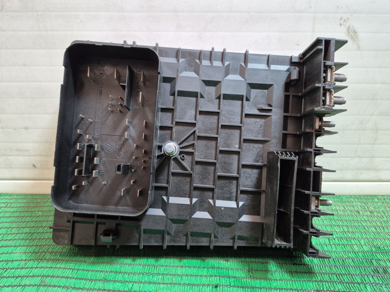 Recambio de caja reles / fusibles para seat leon (1p1) 2.0 tdi 16v referencia OEM IAM   