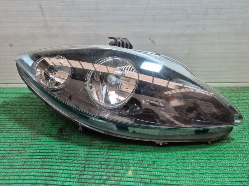 Recambio de faro derecho para seat leon (1p1) 2.0 tdi 16v referencia OEM IAM   