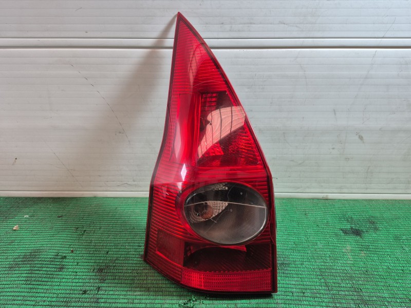 Recambio de piloto trasero izquierdo para renault megane ii familiar dynamique referencia OEM IAM 8200142684  
