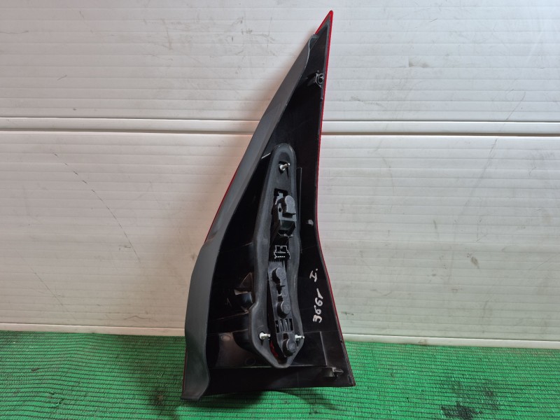 Recambio de piloto trasero izquierdo para renault megane ii familiar dynamique referencia OEM IAM 8200142684  