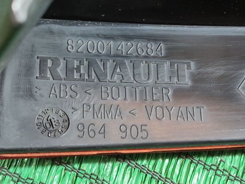 Recambio de piloto trasero izquierdo para renault megane ii familiar dynamique referencia OEM IAM 8200142684  