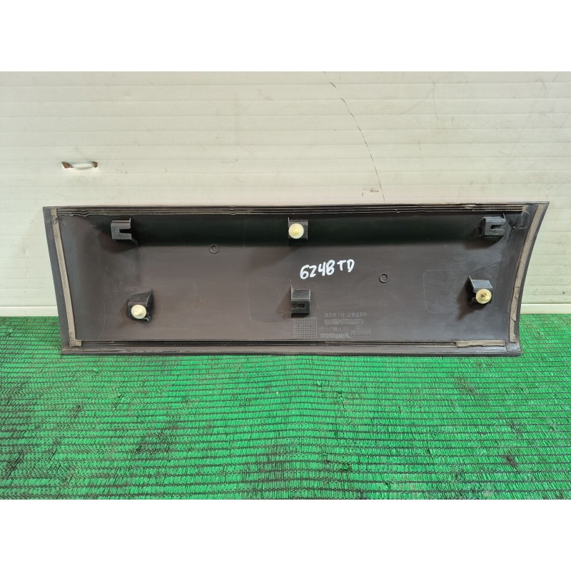 Recambio de molduras traseras para nissan qashqai i (j10, nj10) 1.5 dci referencia OEM IAM 82870JD01D 82870JD01D 82870JD01D