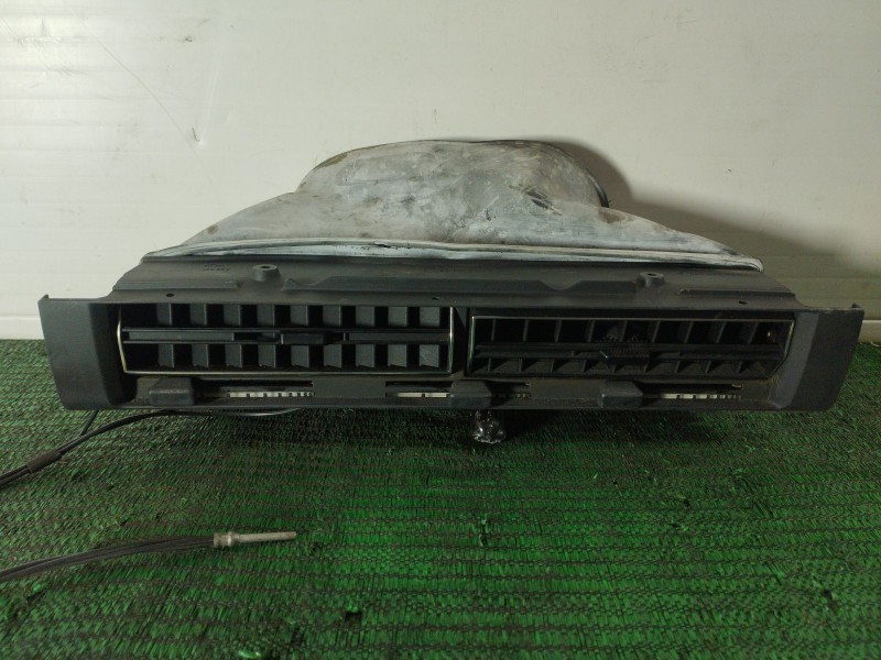 Recambio de rejilla aireadora para mercedes-benz /8 (w114) 280 (114.060) referencia OEM IAM 1268300054 1268310030 1268300054