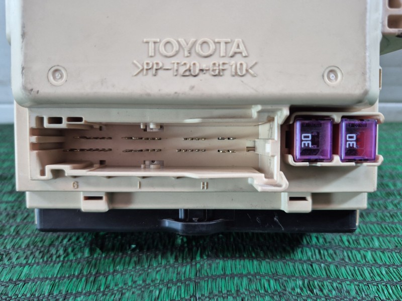 Recambio de caja reles / fusibles para lexus rx (_u3_) 400h awd (mhu38_) referencia OEM IAM   