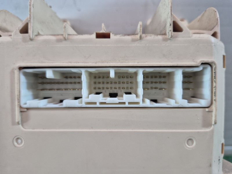 Recambio de caja reles / fusibles para lexus rx (_u3_) 400h awd (mhu38_) referencia OEM IAM   