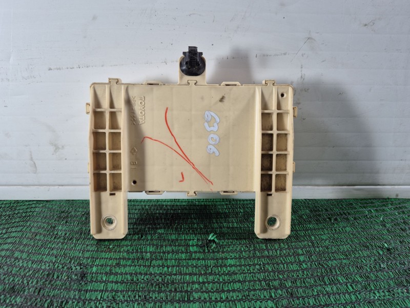 Recambio de caja reles / fusibles para lexus rx (_u3_) 400h awd (mhu38_) referencia OEM IAM   
