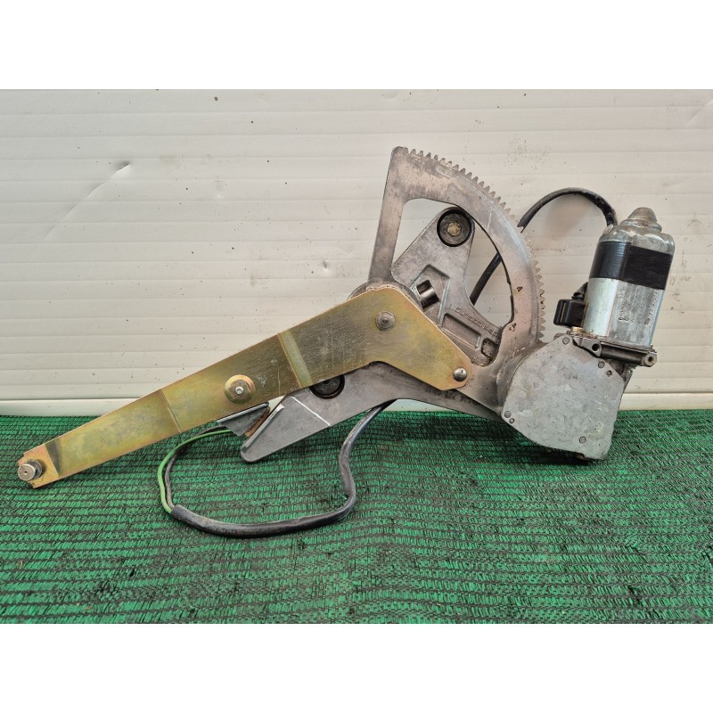 Recambio de elevalunas trasero izquierdo para mercedes-benz /8 (w114) 280 (114.060) referencia OEM IAM 0130821037 0130821037 013
