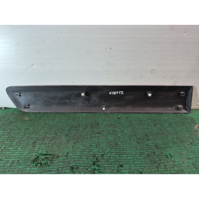 Recambio de molduras traseras para peugeot partner furgón/monospace 1.6 bluehdi 100 referencia OEM IAM 9681645077 96834294 96816