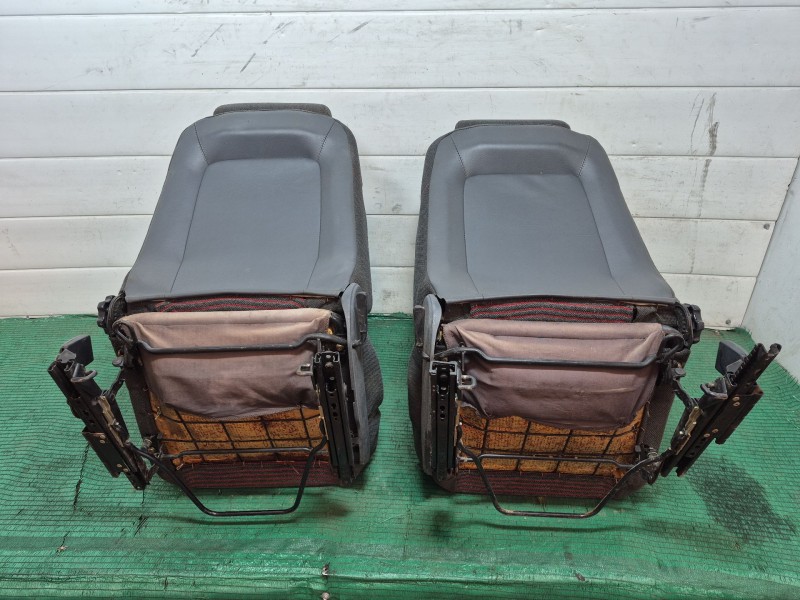 Recambio de asientos delanteros para peugeot 205 ii (20a/c) 1.6 gtx referencia OEM IAM   