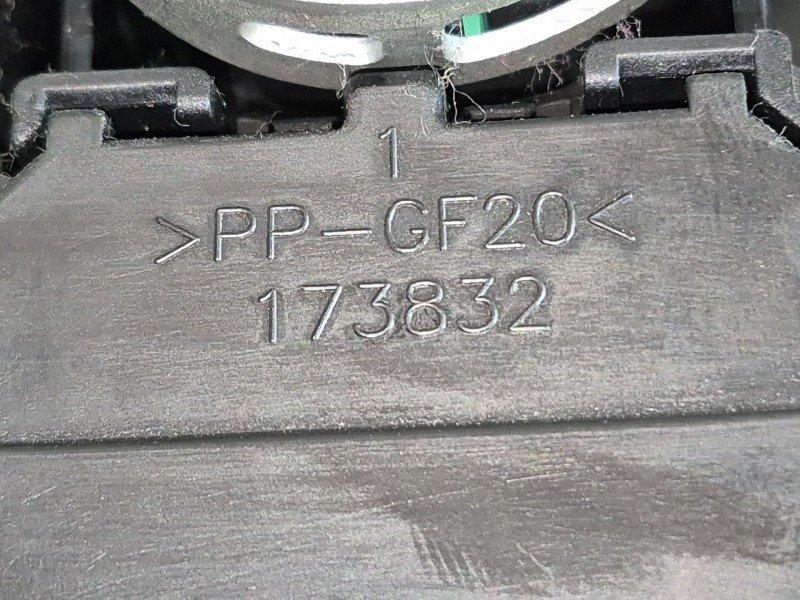 Recambio de mando limpia para toyota auris (_e15_) 1.6 (zre151_) referencia OEM IAM   